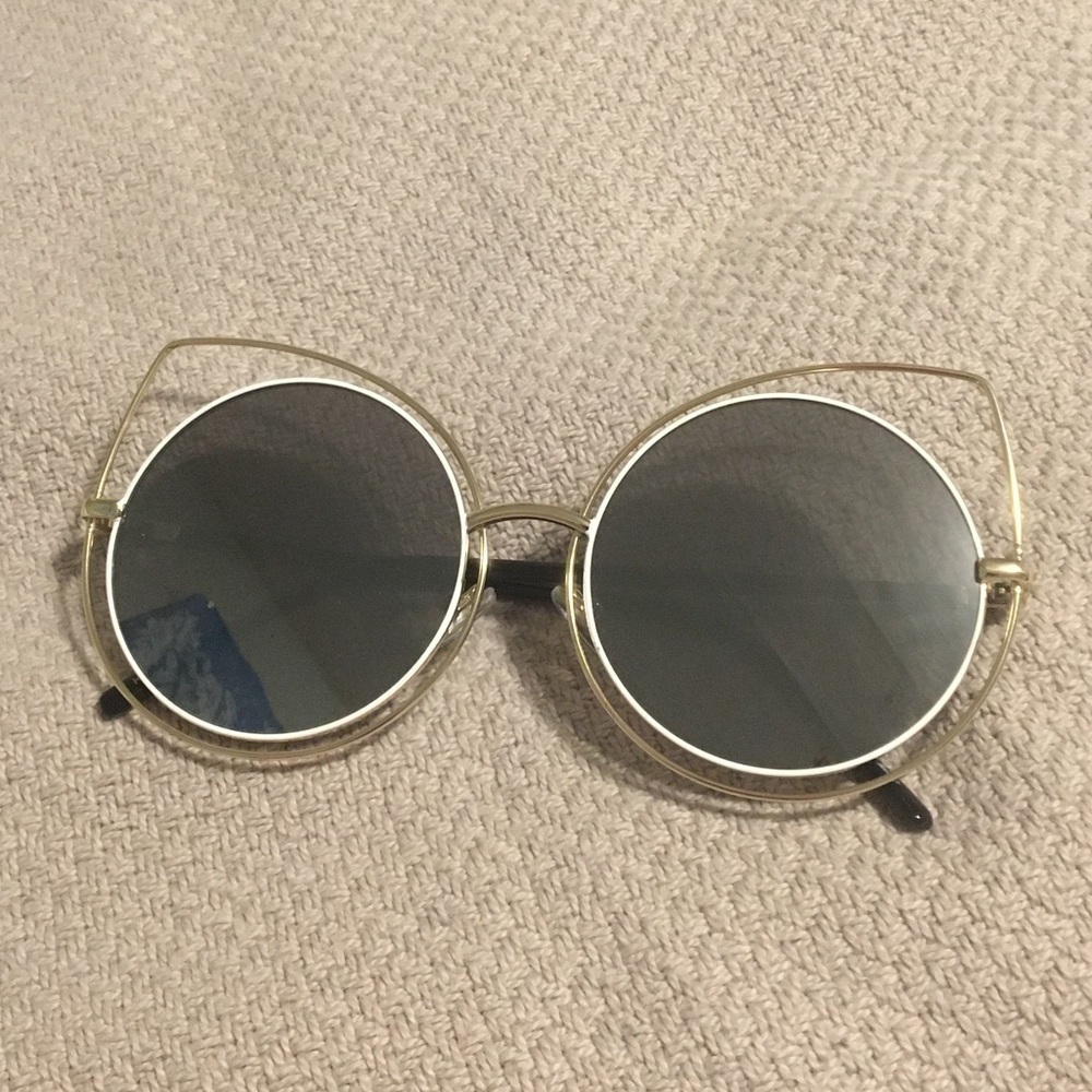 4/$25 Round big cat eye sunglasses NWOT